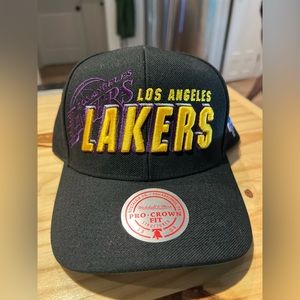 New lakers hat.